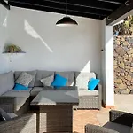 Βίλα Casa Yukka With Heated Pool